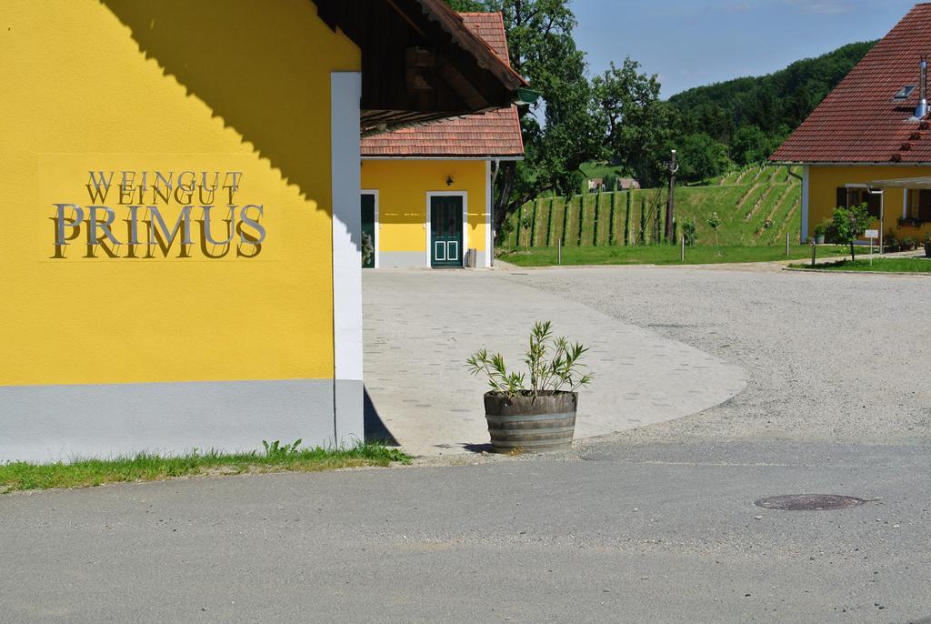 Weingut Primus Suedsteiermark Spielfeld Eksteriør bilde