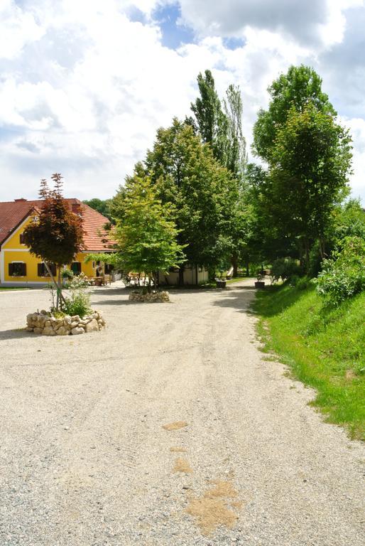 Weingut Primus Suedsteiermark Spielfeld Eksteriør bilde