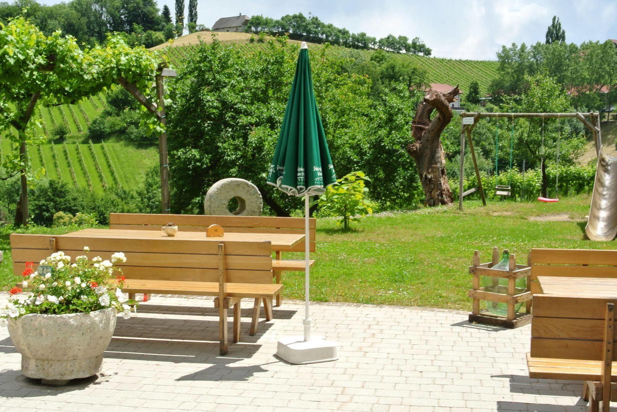 Weingut Primus Suedsteiermark Spielfeld Eksteriør bilde